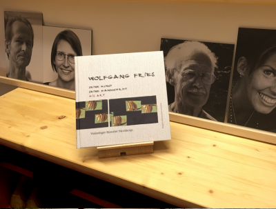 Buch bei Bildergalerie